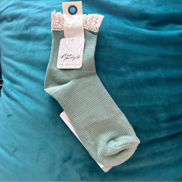 NWT Free People Beloved Waffle Knit Ankle Socks light green moss 1 Pair - Picture 2 of 12